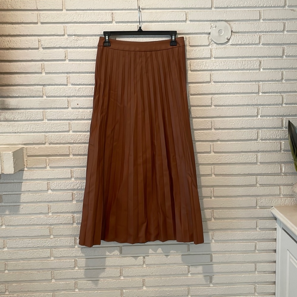 New with tags! Never worn Cupcakes and Cashmere pleated skirt